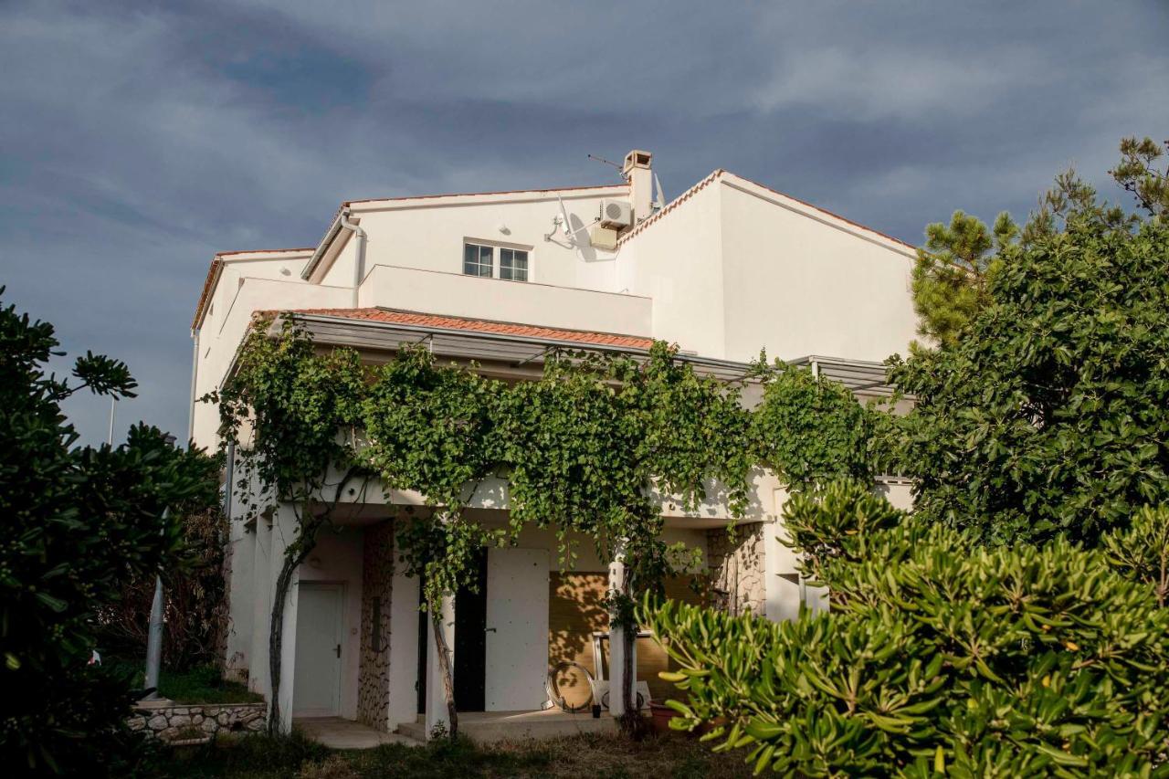 Guesthouse Sime コラン エクステリア 写真